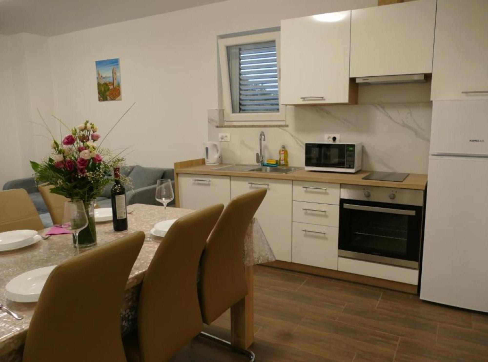 Apartmani Sabbioso โลปาร์ ภายนอก รูปภาพ